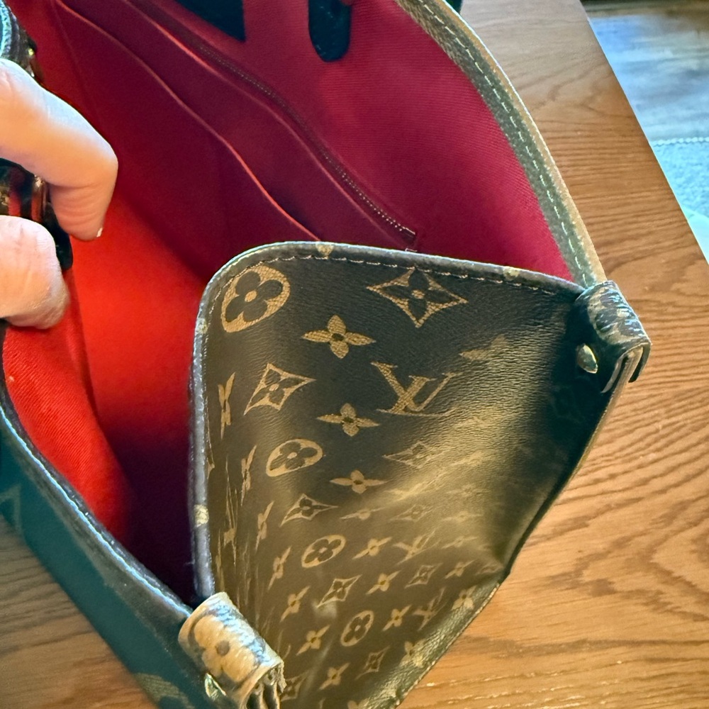 Louis Vuitton GM Monogram On The Go Tote Bag - Picture 12 of 16